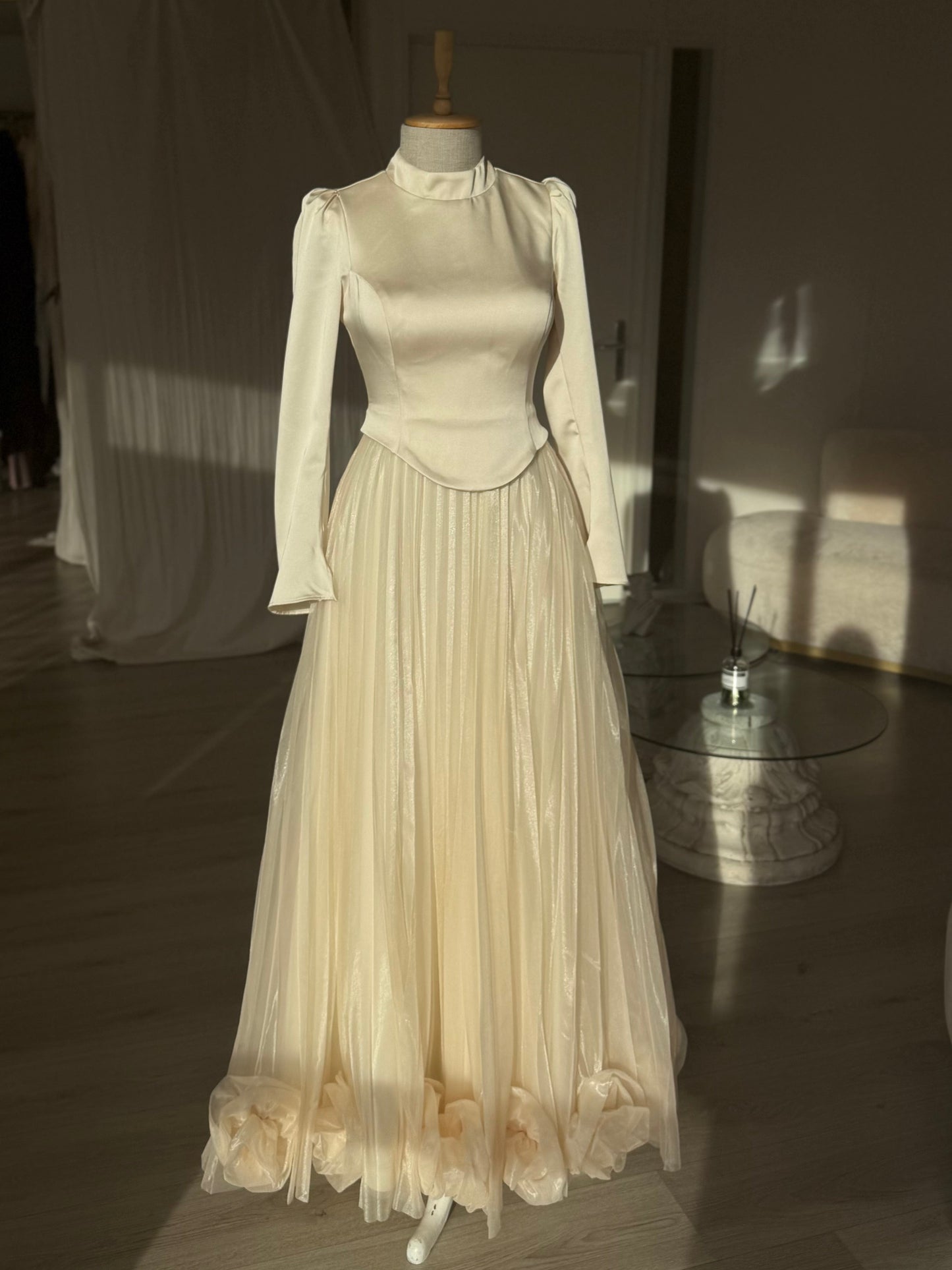 The Amada dress beige